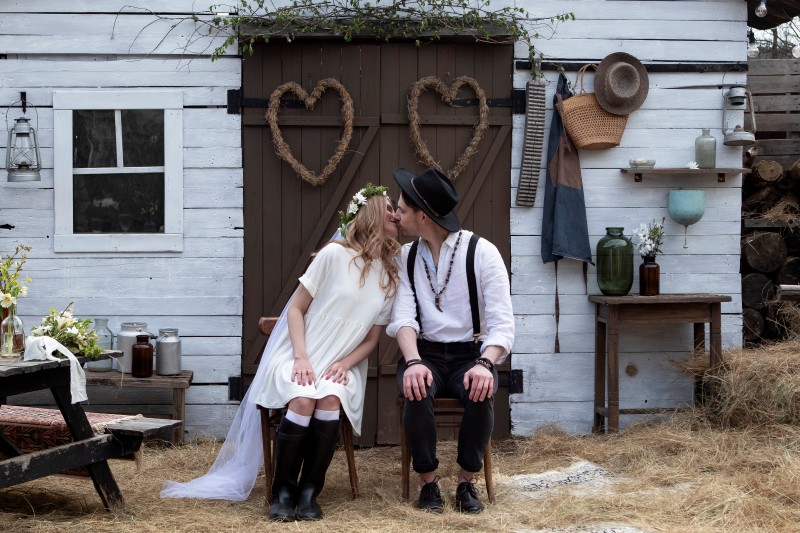 • Kleine Hochzeit in natürlicher Umgebung