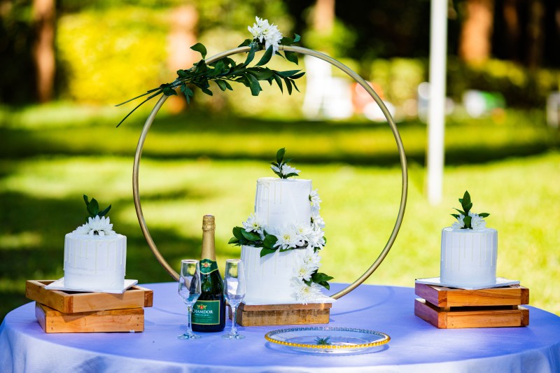 Emotionale Tiny Wedding draußen