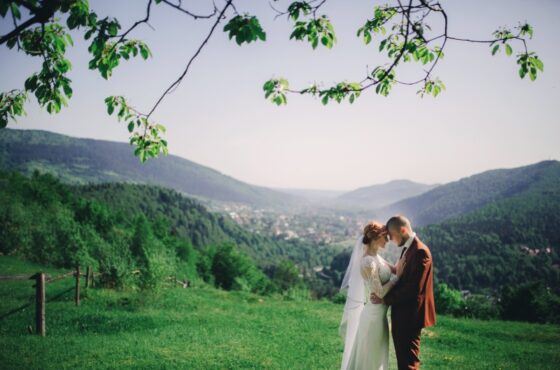 Green Wedding in den Bergen – Nachhaltig heiraten, wo die Natur den schönsten Rahmen schafft